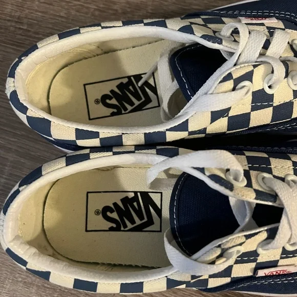 Vans - Picture 3 of 4